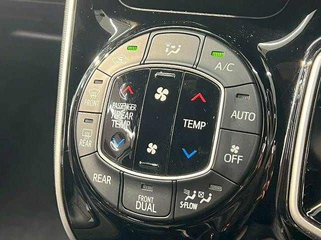 TOYOTA VOXY HYBRID 2019 Image 31