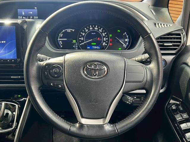 TOYOTA VOXY HYBRID 2019 Image 31