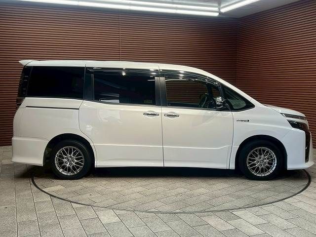 TOYOTA VOXY HYBRID 2019 Image 31