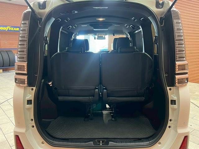 TOYOTA VOXY HYBRID 2019 Image 31