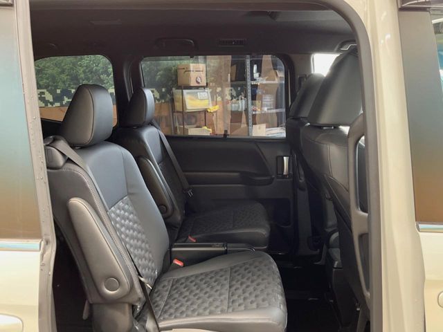 TOYOTA VOXY 2023 Image 31