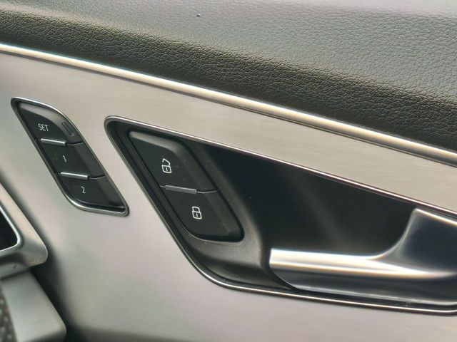 AUDI Q8 2023 Image 31