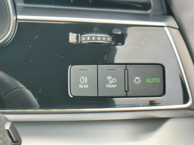 AUDI Q8 2023 Image 31