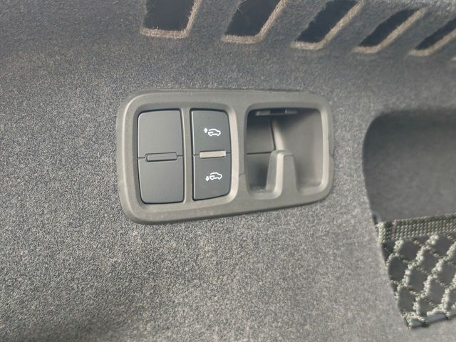 AUDI Q8 2023 Image 31