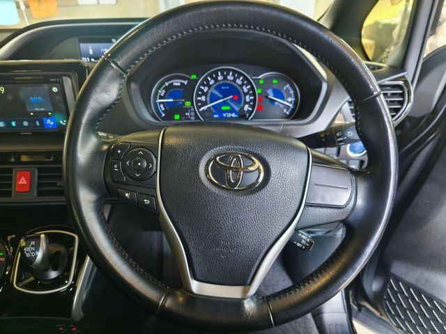 TOYOTA VOXY HYBRID 2021 Image 31