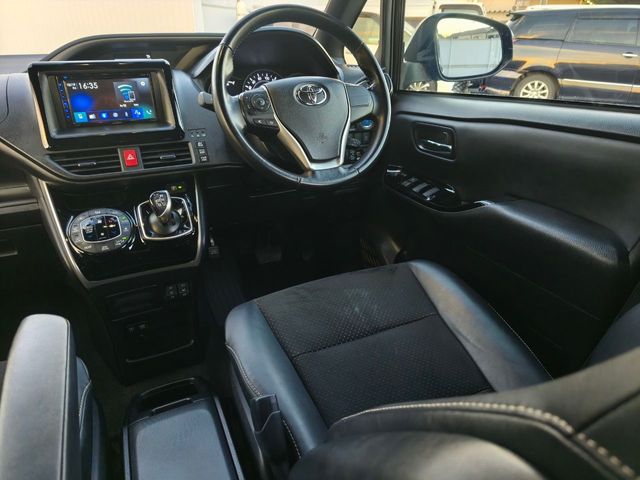 TOYOTA VOXY HYBRID 2021 Image 31