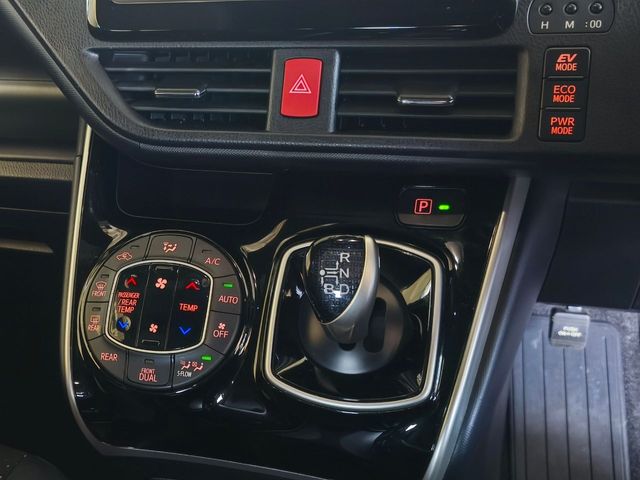 TOYOTA VOXY HYBRID 2021 Image 31