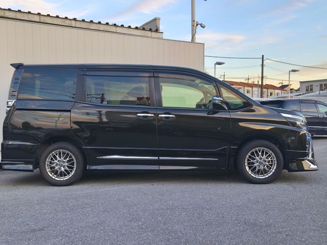 TOYOTA VOXY HYBRID 2021 Image 31