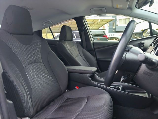 TOYOTA PRIUS 2017 Image 31