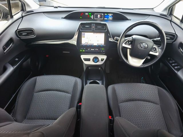 TOYOTA PRIUS 2017 Image 31