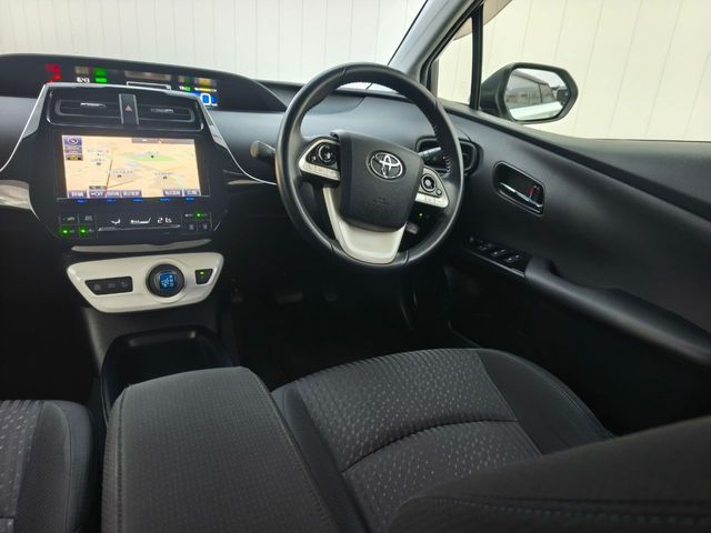 TOYOTA PRIUS 2017 Image 31