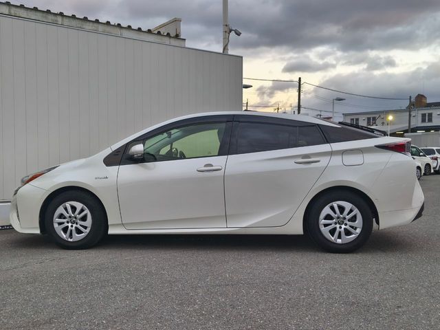 TOYOTA PRIUS 2017 Image 31
