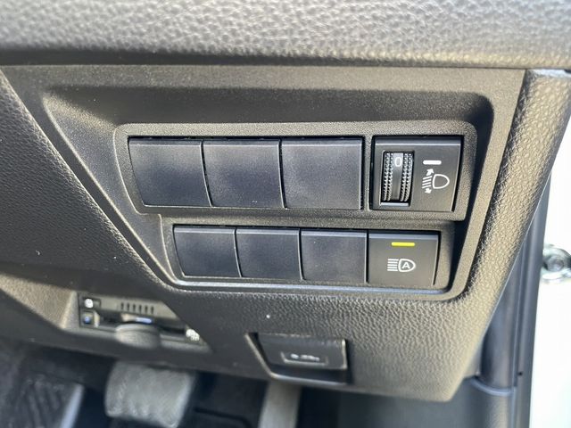 TOYOTA YARIS HYBRID 2020 Image 31