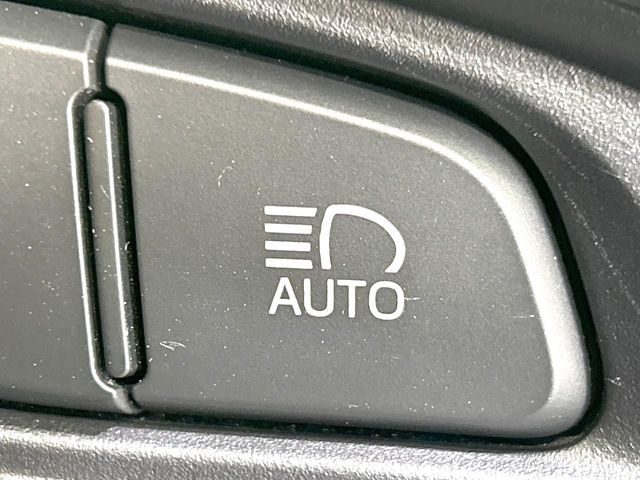 TOYOTA VITZ 2019 Image 31