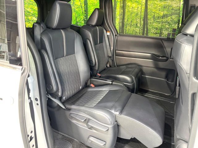 TOYOTA NOAH HYBRID 2023 Image 31