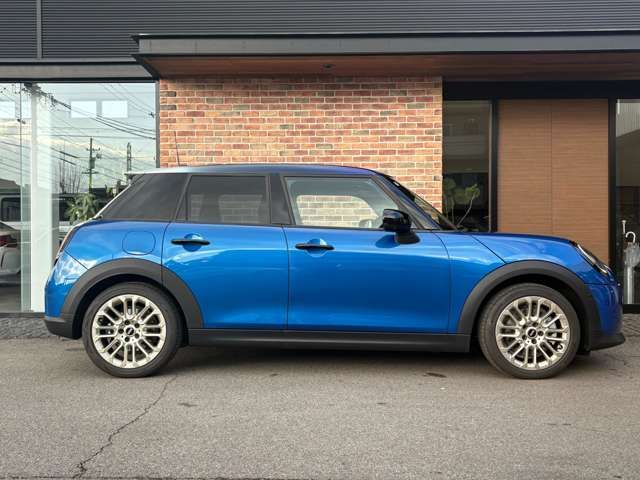BMW MINI COOPER 5DOOR 2024 Image 31