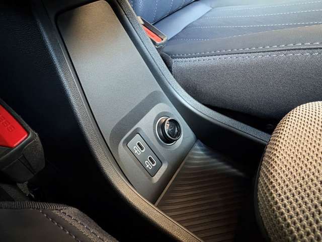 BMW MINI COOPER 5DOOR 2024 Image 31