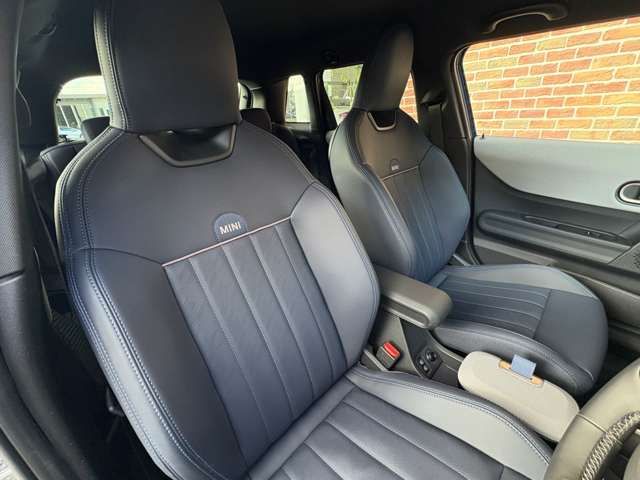 BMW MINI COOPER 5DOOR 2024 Image 31