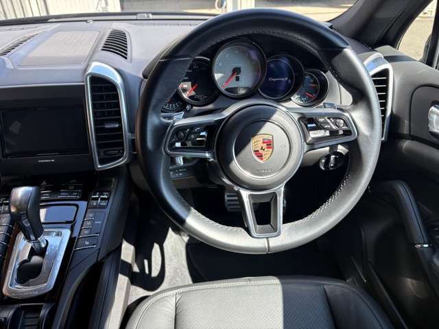 PORSCHE CAYENNE 2016 Image 31