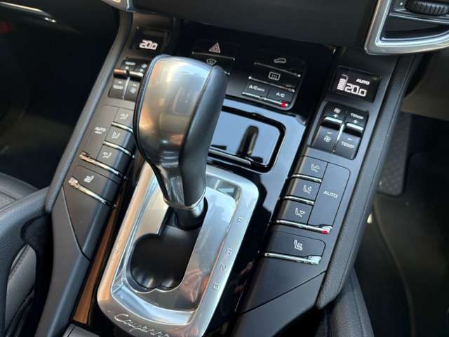 PORSCHE CAYENNE 2016 Image 31