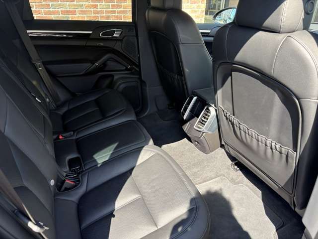 PORSCHE CAYENNE 2016 Image 31