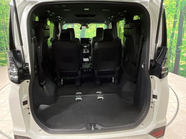 TOYOTA VOXY HYBRID 2023 Image 31