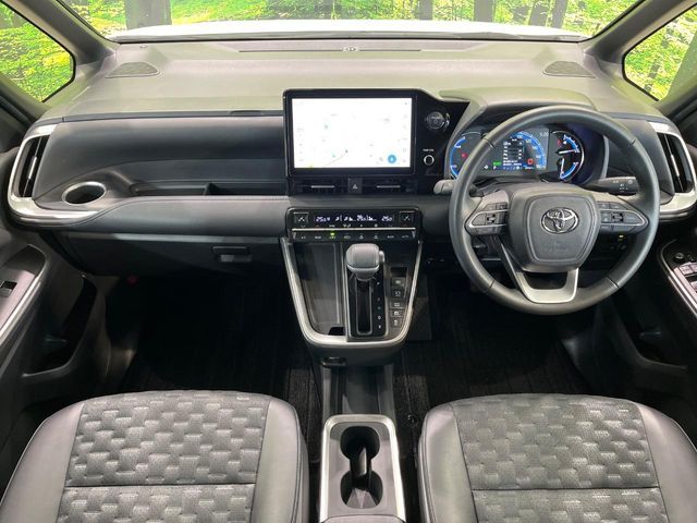 TOYOTA VOXY HYBRID 2023 Image 31