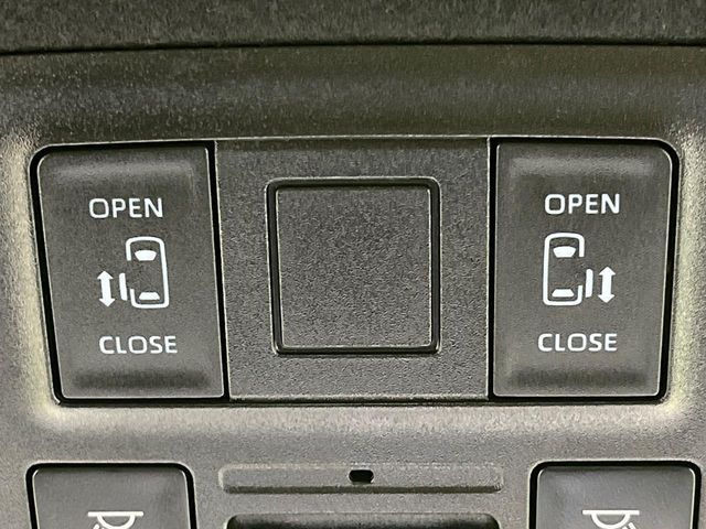 TOYOTA VOXY HYBRID 2023 Image 31