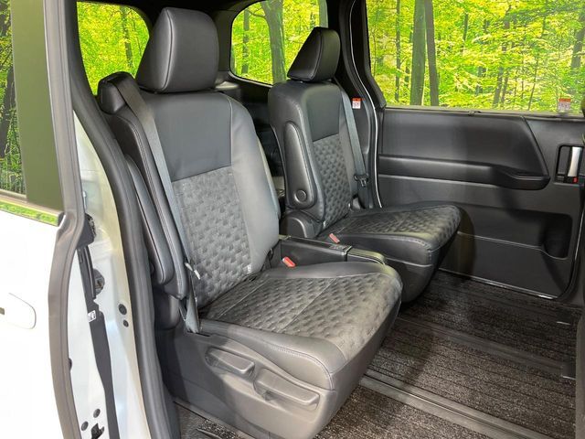 TOYOTA VOXY HYBRID 2023 Image 31