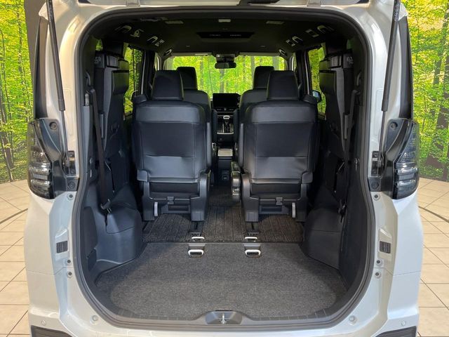 TOYOTA VOXY HYBRID 2023 Image 31