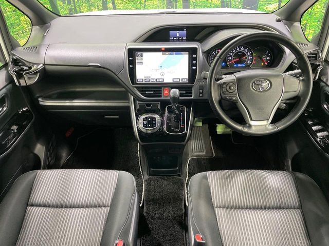 TOYOTA VOXY 2018 Image 31