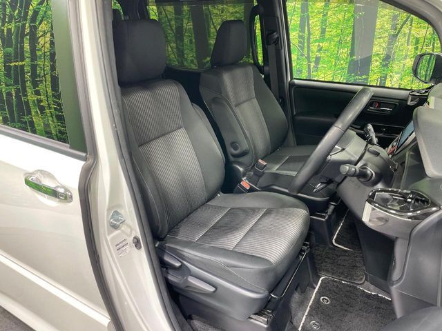 TOYOTA VOXY 2018 Image 31