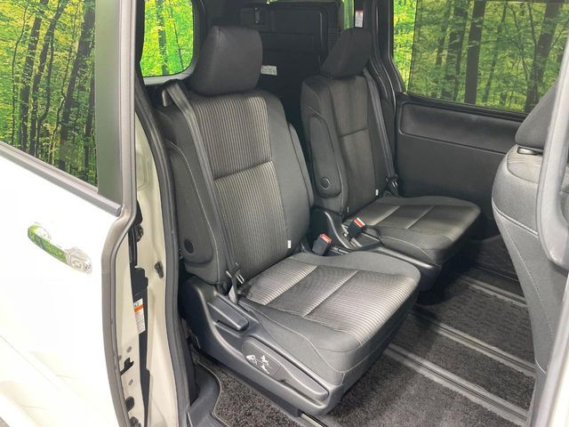 TOYOTA VOXY 2018 Image 31