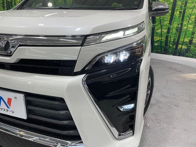 TOYOTA VOXY 2018 Image 31