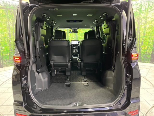 TOYOTA VOXY HYBRID 2023 Image 31