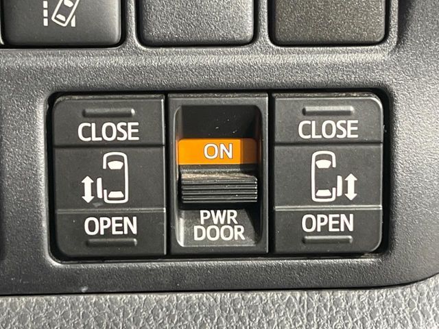 TOYOTA NOAH 2017 Image 31