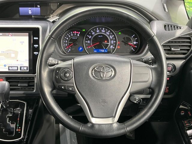 TOYOTA NOAH 2017 Image 31