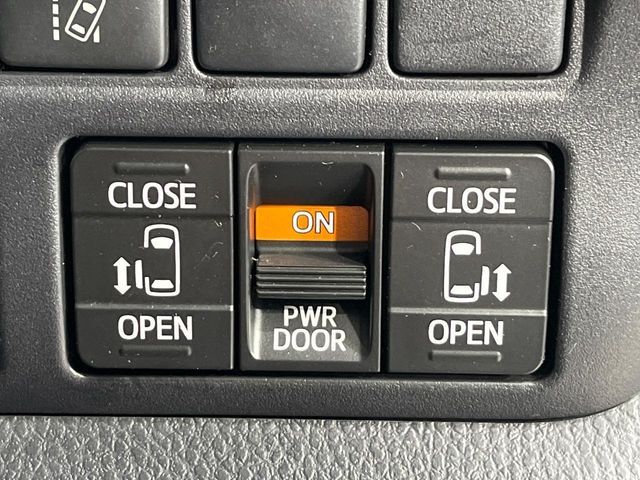 TOYOTA VOXY 4WD 2018 Image 31