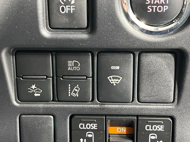 TOYOTA VOXY 4WD 2018 Image 31