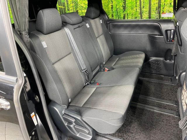 TOYOTA VOXY 4WD 2018 Image 31