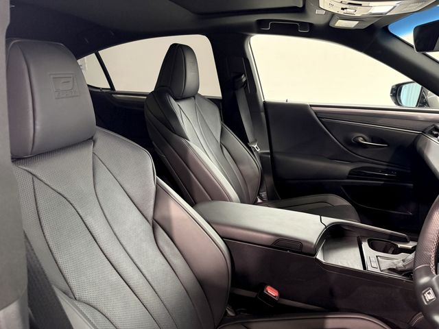 TOYOTA LEXUS ES300H 2023 Image 31