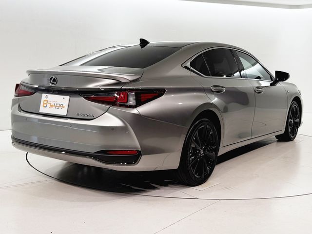 TOYOTA LEXUS ES300H 2023 Image 31