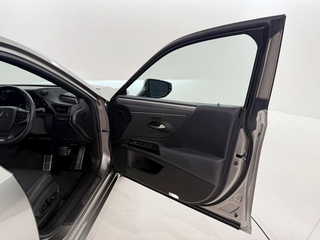 TOYOTA LEXUS ES300H 2023 Image 31