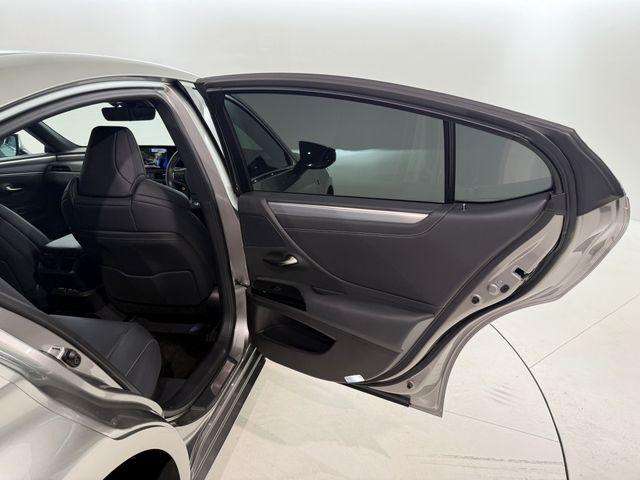 TOYOTA LEXUS ES300H 2023 Image 31