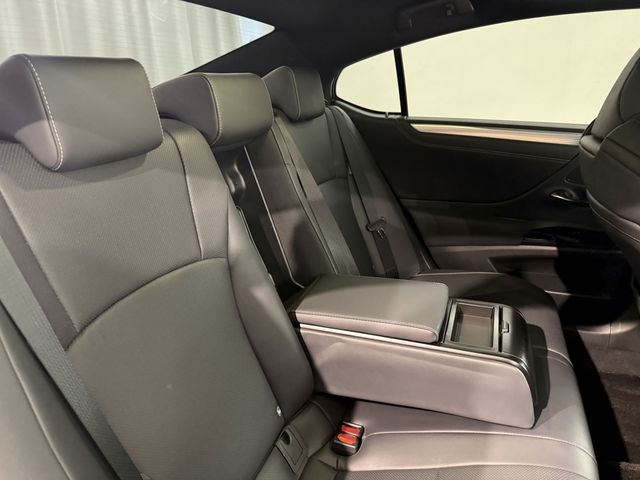 TOYOTA LEXUS ES300H 2023 Image 31