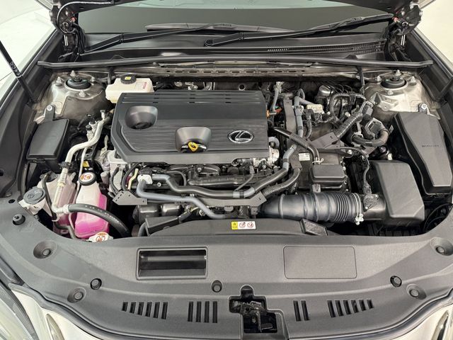 TOYOTA LEXUS ES300H 2023 Image 31