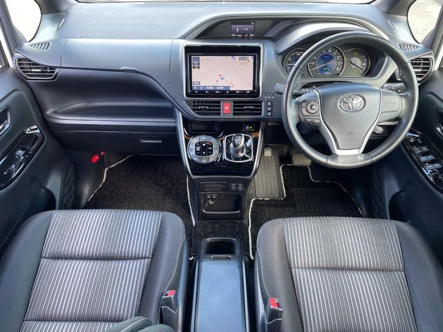 TOYOTA VOXY HYBRID 2019 Image 31