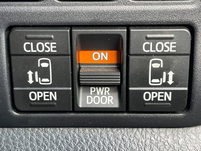 TOYOTA VOXY HYBRID 2019 Image 31