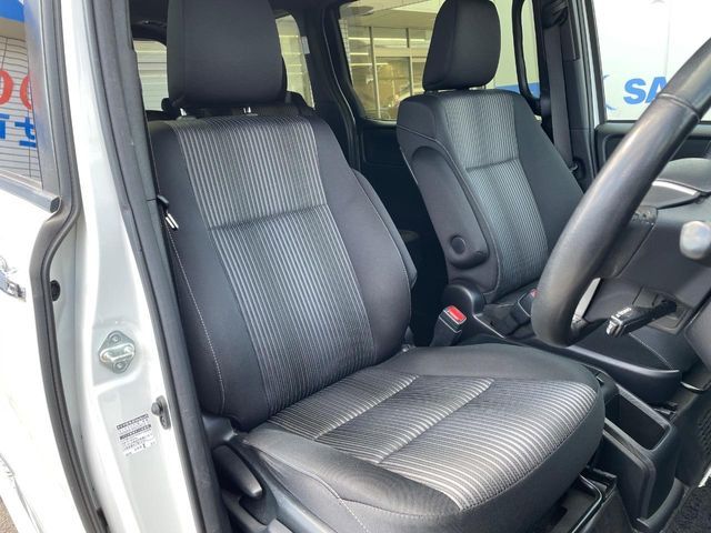 TOYOTA VOXY HYBRID 2019 Image 31