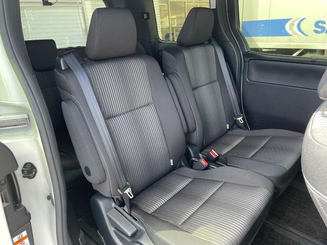 TOYOTA VOXY HYBRID 2019 Image 31